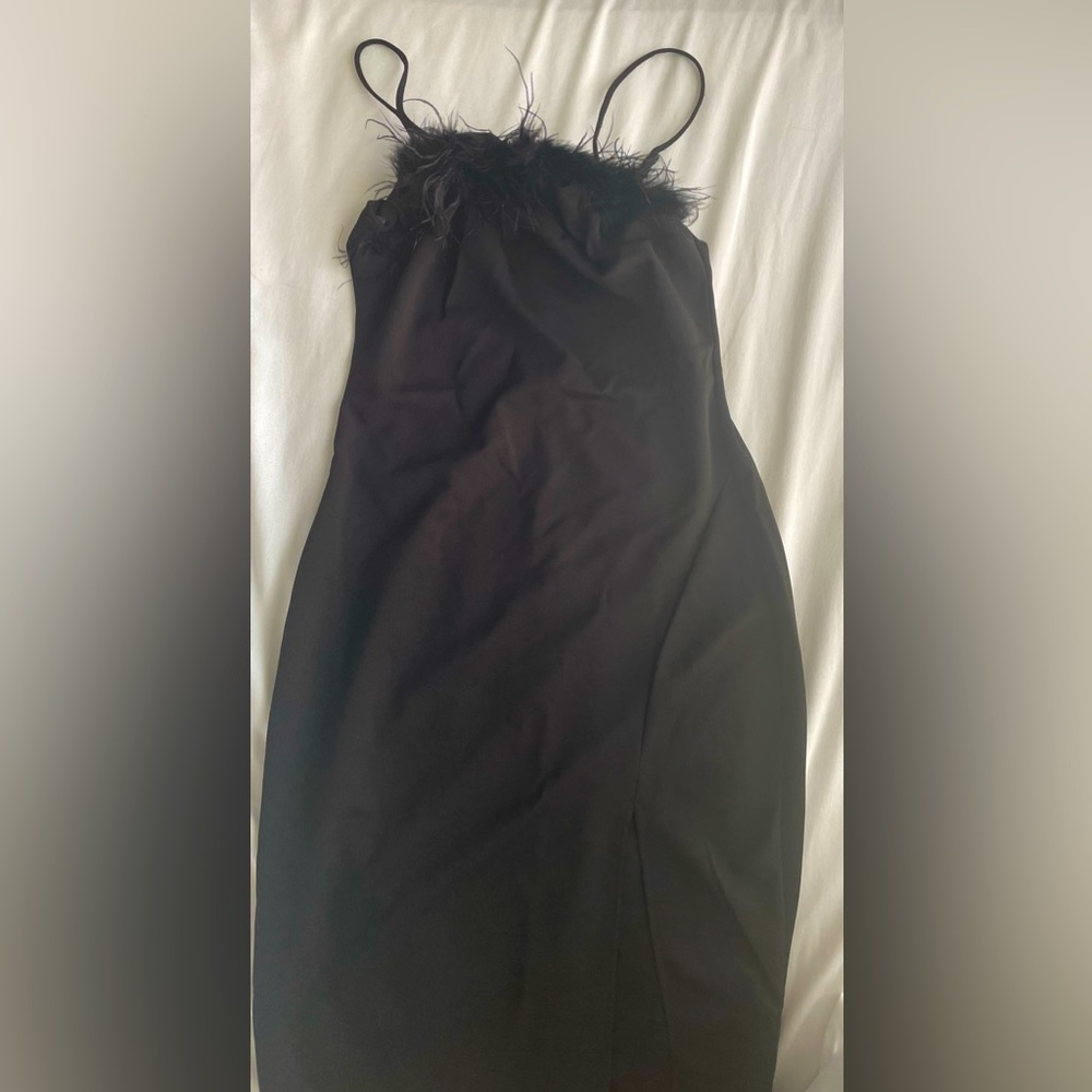 Size Large Mid-Length Black Feather Dress
